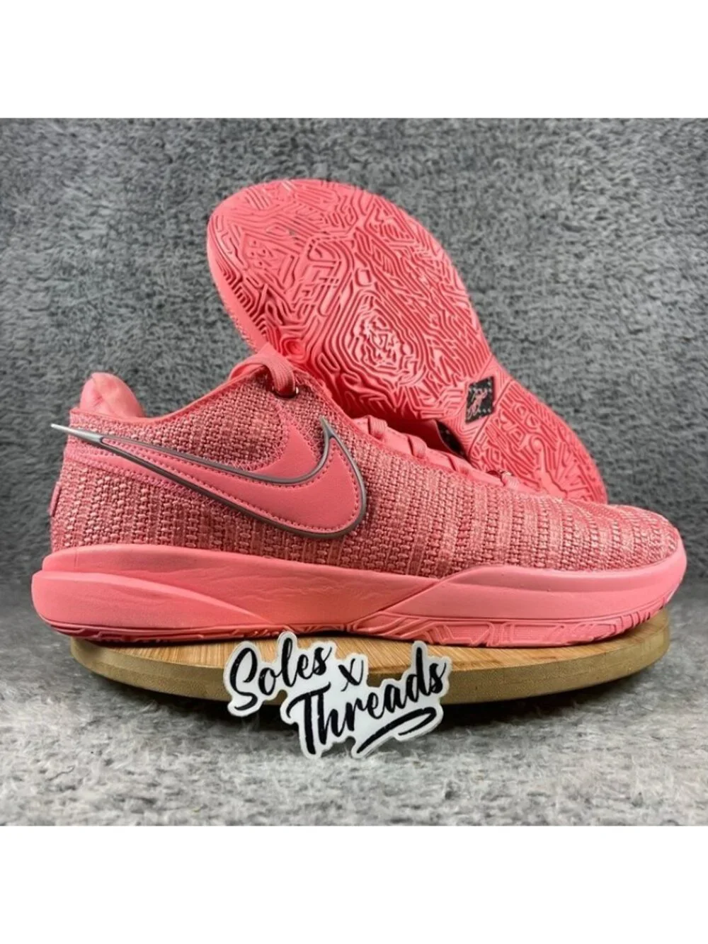 Nike LeBron 20 Pink Diamond Size 9.5 Men Basketball DJ5423-600